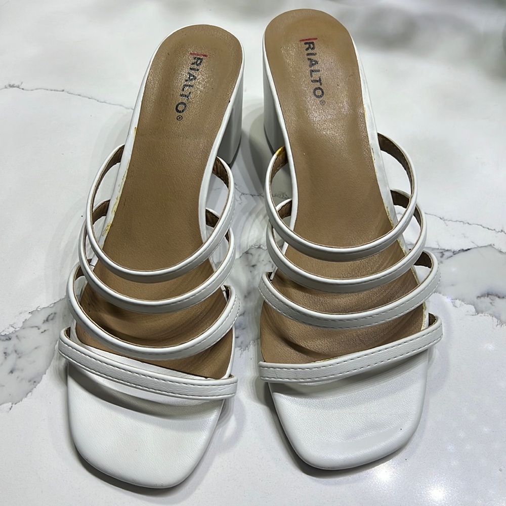 Sandals - women - White chunky heel sandals. EUC May have been a display SB11